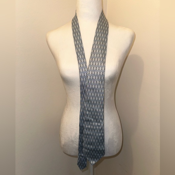 Hermes Authentic 100% Silk Made in France Blue Men's Neck Tie 5260 SA